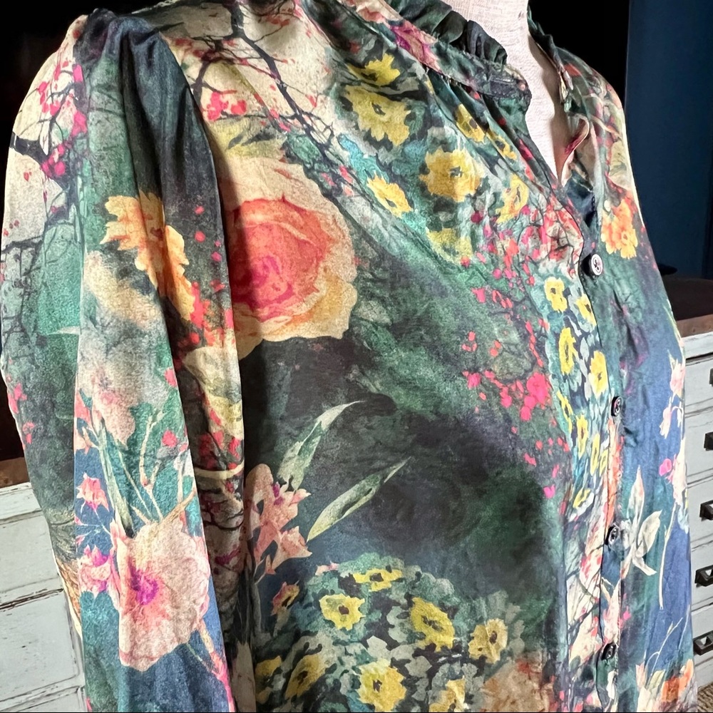 Johnny Was Traviata Leda Moody Floral 100% Silk Blouse XS - Picture 4 of 13